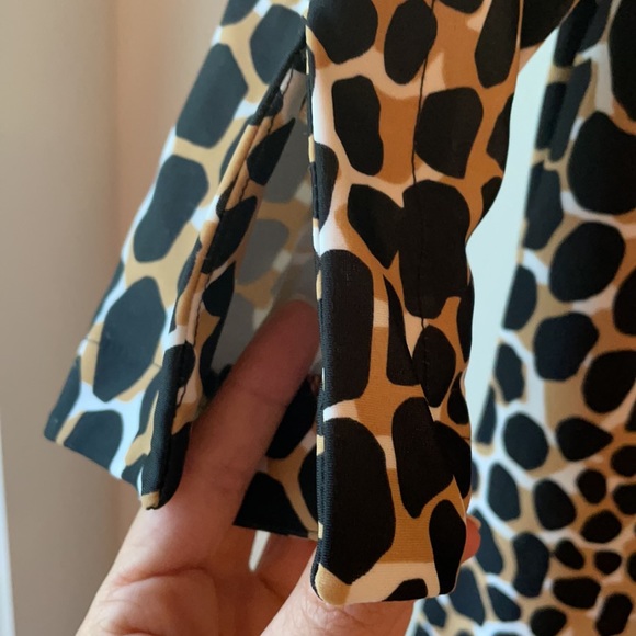 JUDE CONNALLY Giraffe Animal Print Stretchy V Neck 3/4 Sleeve Dress - Picture 7 of 8